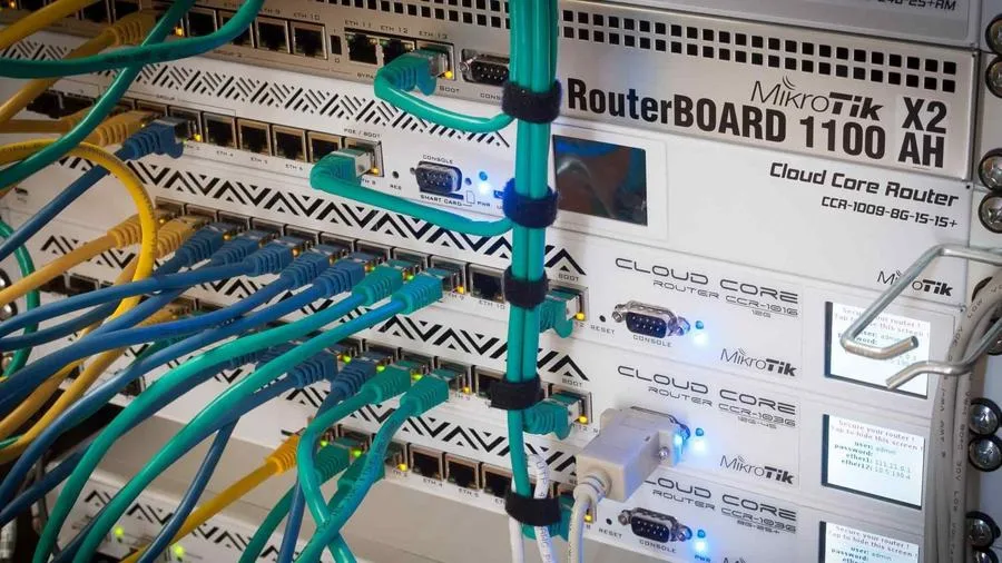 Roteadores MikroTik RouterBOARD e Cloud Core Router