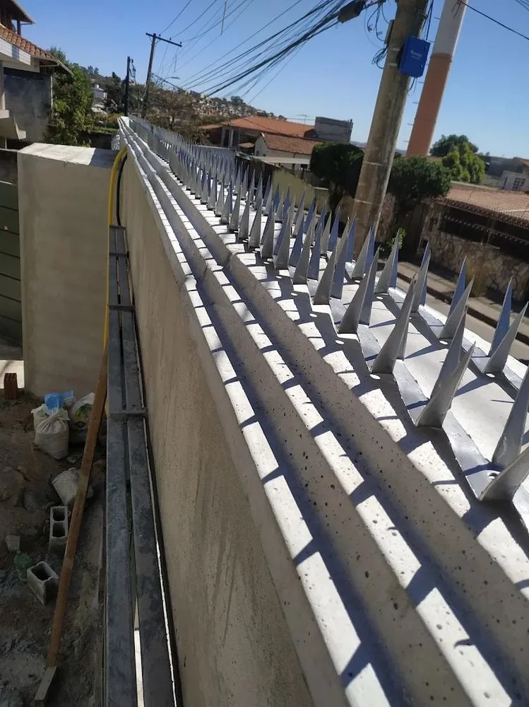 Concertina lâmina instalada sobre muro